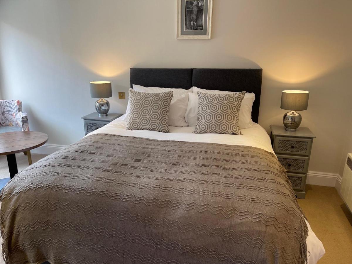 The Crown Of Cookham Hotel Luaran gambar