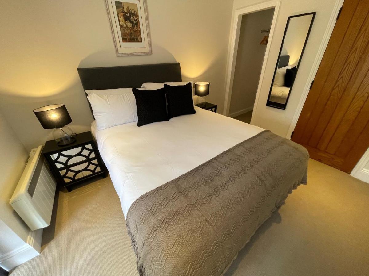 The Crown Of Cookham Hotel Luaran gambar